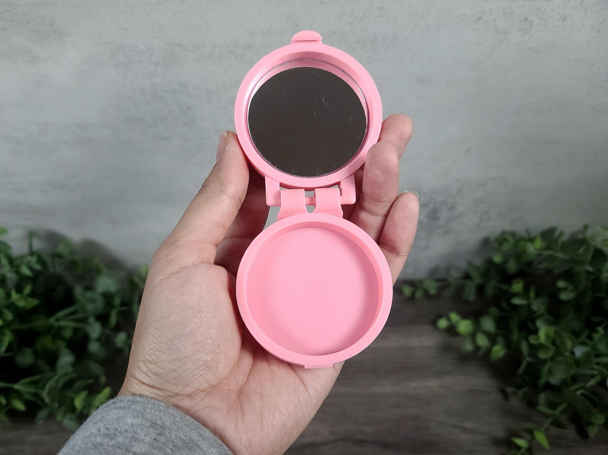 Cute Retro compact mirror with heart, pill holder, customizable accessories