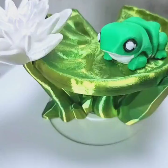 Lily Pad Stand in Silk PLA, 3d print, Crystal Lily Pad, 3d Printed, 3d Printed Lily Pad
